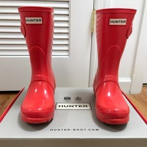 Gently worn Hunter short boots sz 5 bright coral